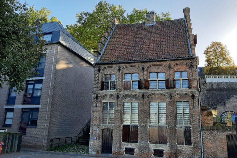 Foto van voorkant van het Besiendershuis in Nijmegen