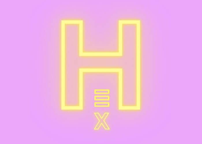 Logo Hyster-x: een lila achtergrond en felgele letters H en X.