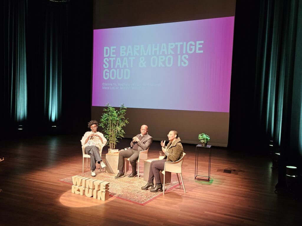 Etienne Ys en Maghalie van der Bunt-George worden geïnterviewd tijdens hun boektour.